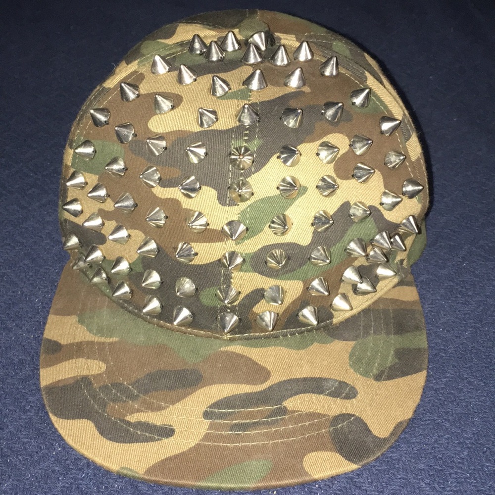 Adjustable camo hat